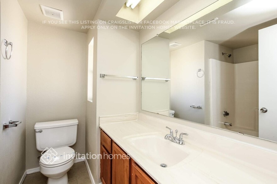 Building Photo - 5704 W Villa Theresa Dr