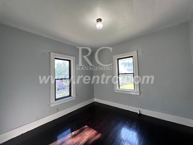 Building Photo - 1115 Harmon-