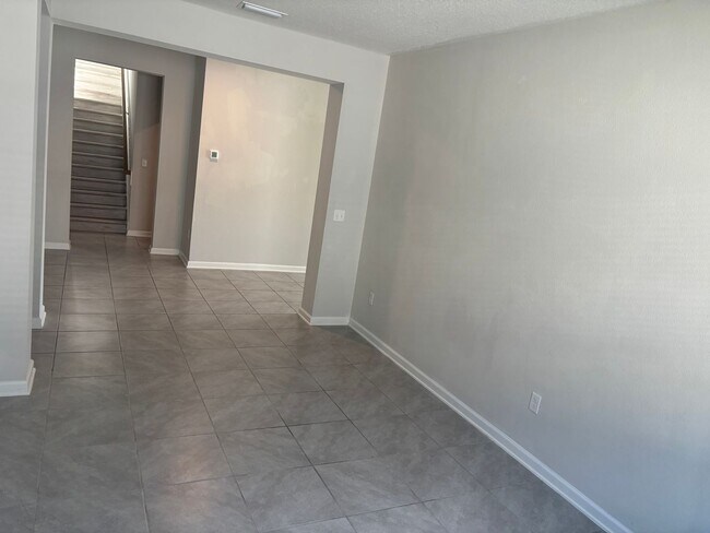 Building Photo - 4 Bedroom 3 Full Bath House in Convenient Location