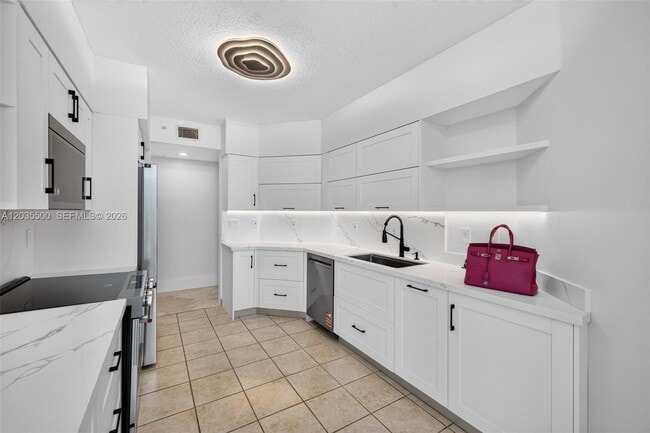 Building Photo - 3370 Hidden Bay Dr