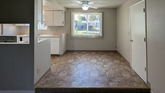 Building Photo - ANNETTE342-344