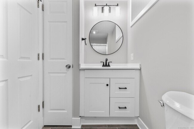 Building Photo - 548 Ferry St