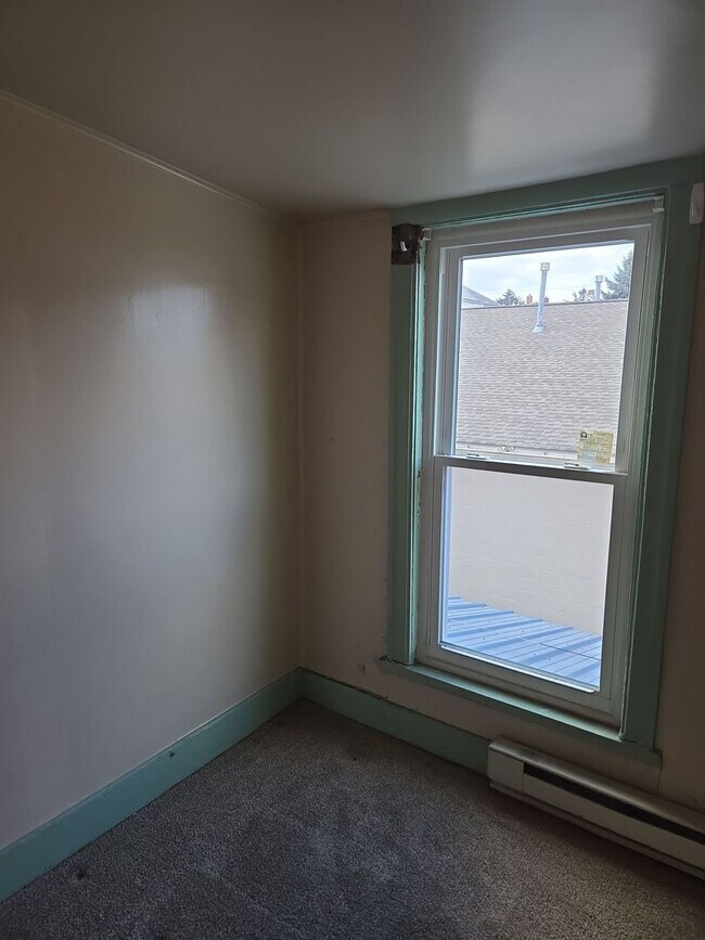 Building Photo - 2-12 Philadelphia Ave