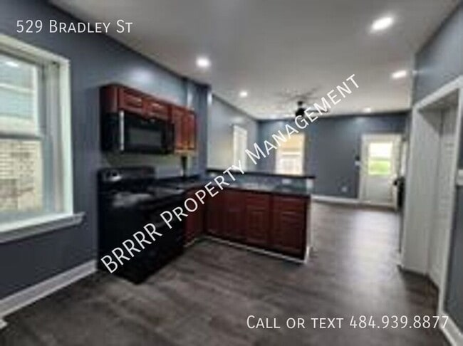Building Photo - 529 Bradley St