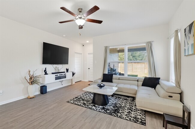 Building Photo - 3318 Brushy Marsh Dr