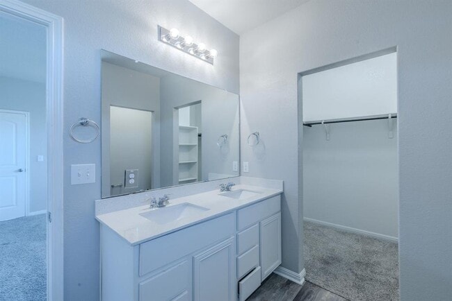 Building Photo - 225 Baum Dr