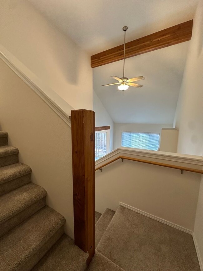 Building Photo - 25 SW Roosevelt Ave