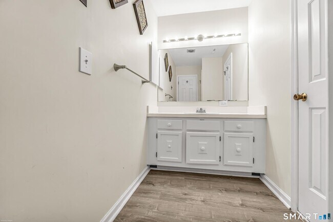 Building Photo - 4023 Park Ave