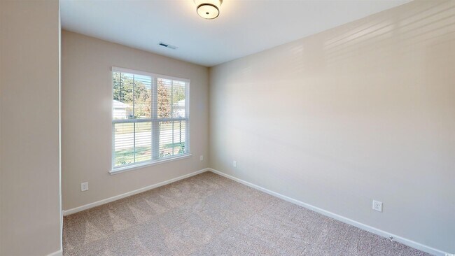 Building Photo - 13 Racquet Club Dr