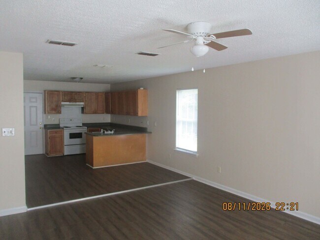 Building Photo - 2205 Beachview Dr