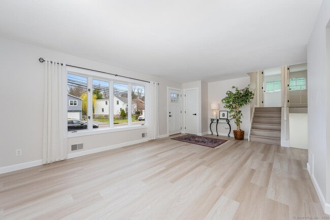 Building Photo - 14 Amherst Rd