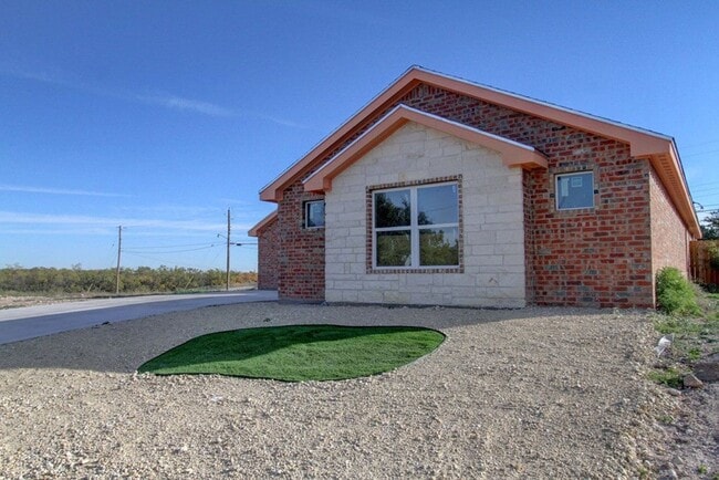 Building Photo - COMING SOON - 4 Bedroom Home + 2 Car Garage and Privacy Fenced Backyard!