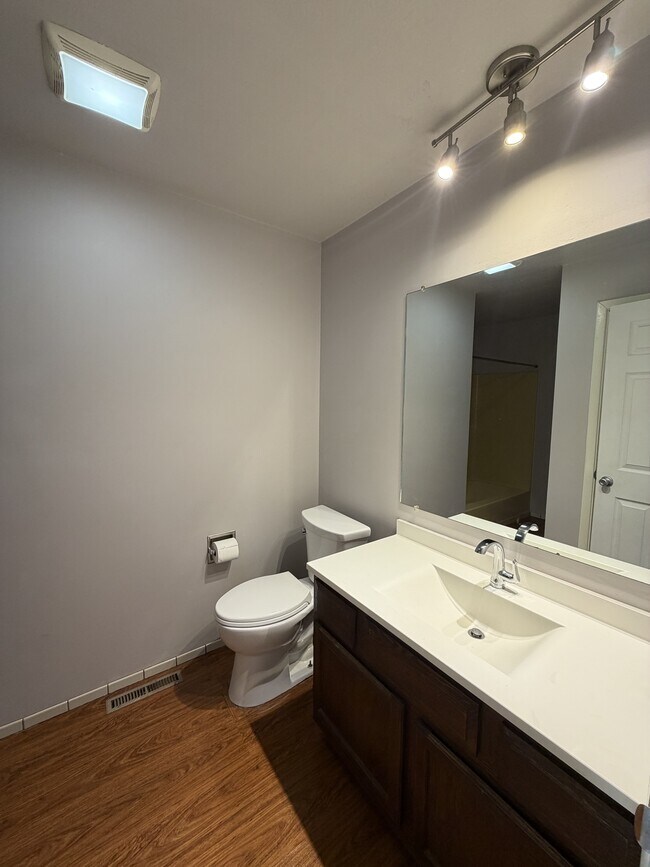 Building Photo - 181 Erickson Ct E