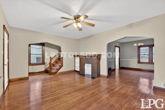 Building Photo - 2041 Loxley Rd