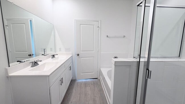 Building Photo - 1372 Bright Hl Dr