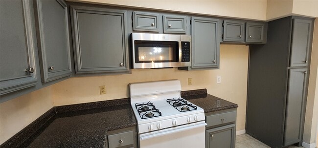 Building Photo - 15215 Ensenada Dr