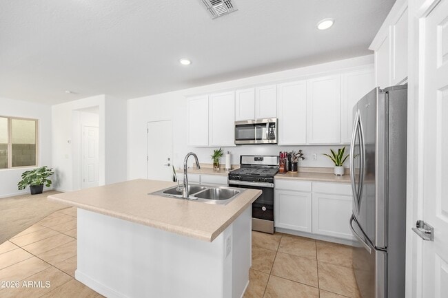 Building Photo - 2019 N Marketside Ave