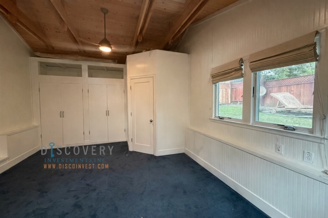 Building Photo - Lakeshore Craftsman with Detached Cottage and Versatile Bonus Rooms