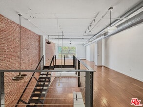 Building Photo - 510 S Hewitt St