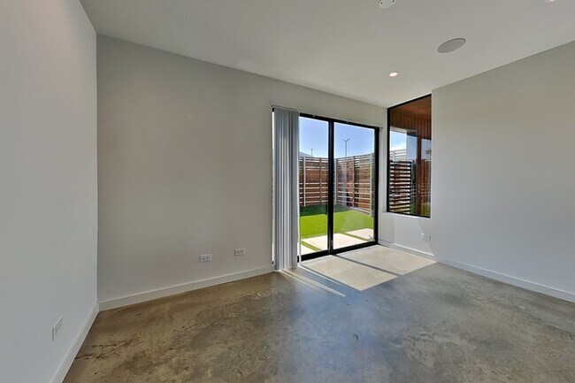 Building Photo - 103 Forest Star Dr