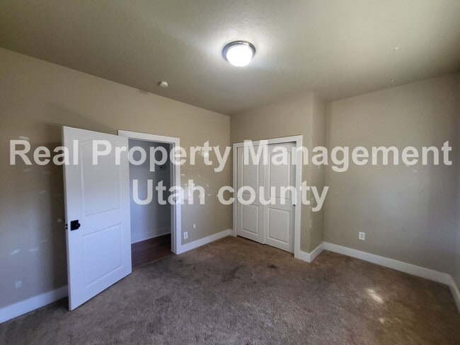 Building Photo - Pet Friendly Home in Provo