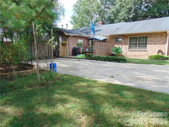 Building Photo - 3312 Circles End Cir