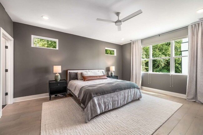 Building Photo - Prestine & Partially Furnished North Nashv...