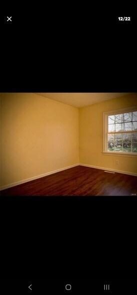 First floor bedroom - 33 Kennedy Ave