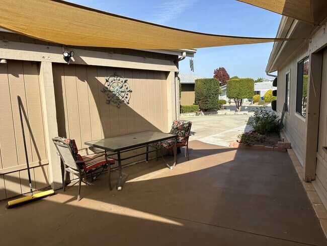 Building Photo - **Senior Community 55+ and Older** Large Home with Views!