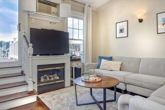 Building Photo - 439 W 4th St