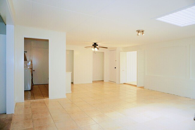 Building Photo - Spacious, Pet Friendly House Near Kailua B...