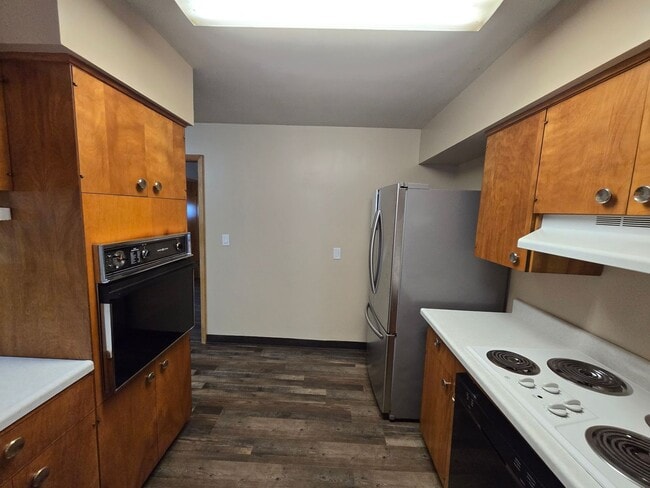 Building Photo - Remodeled 3-4 Br, 2 Bath Ranch style home, fenced in yard, garage, patio, full basement