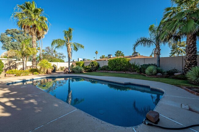 Building Photo - Three Bedrooms & POOL in 85254!