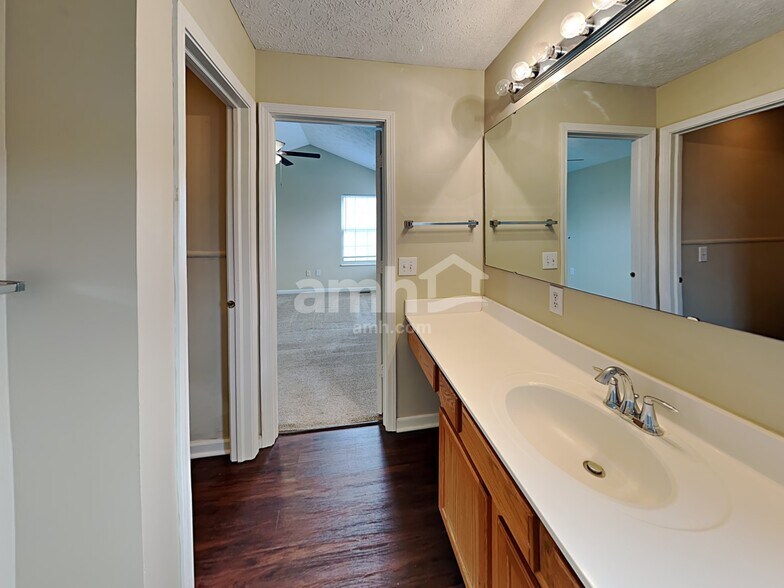 Building Photo - 11147 Winterwood Dr