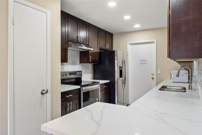 Building Photo - 11122 High Star Dr