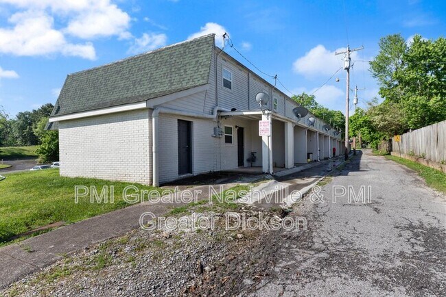 Building Photo - 302 Spring St