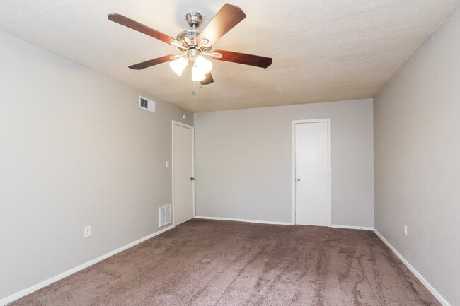 Building Photo - 4486 W Cypress Villas Dr