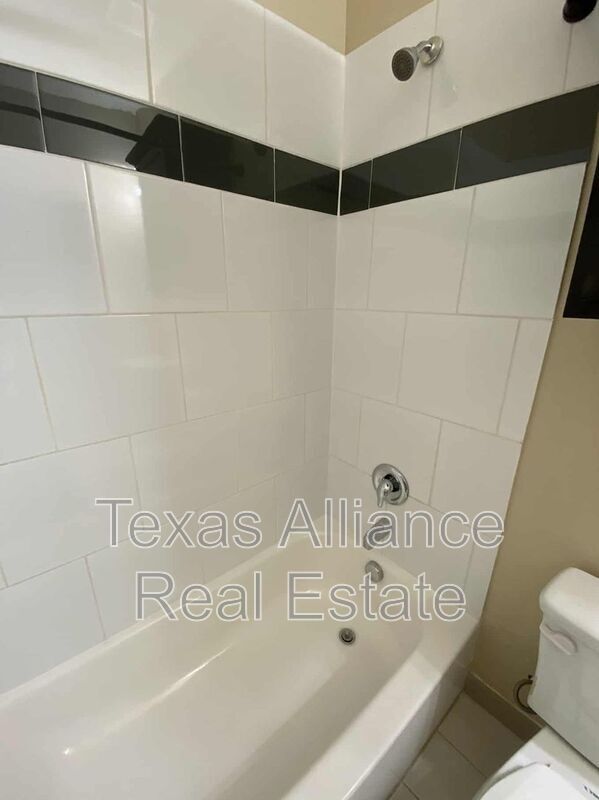 Building Photo - 3625 Valley Vista Dr