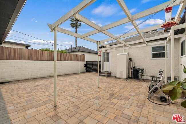 Building Photo - 8348 Reading Ave