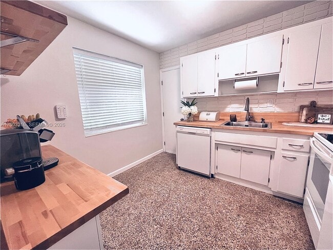 Building Photo - 9840 SW 165th Terrace