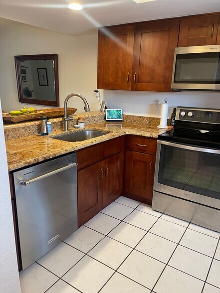 Building Photo - 7360 Ulmerton Rd