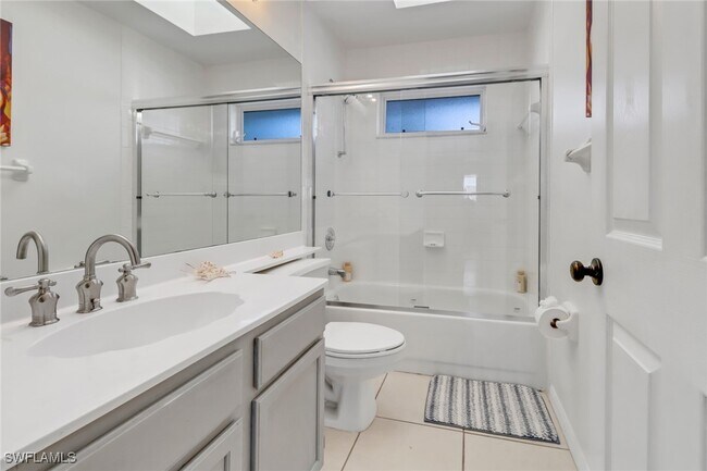 Building Photo - 1145 Jardin Dr
