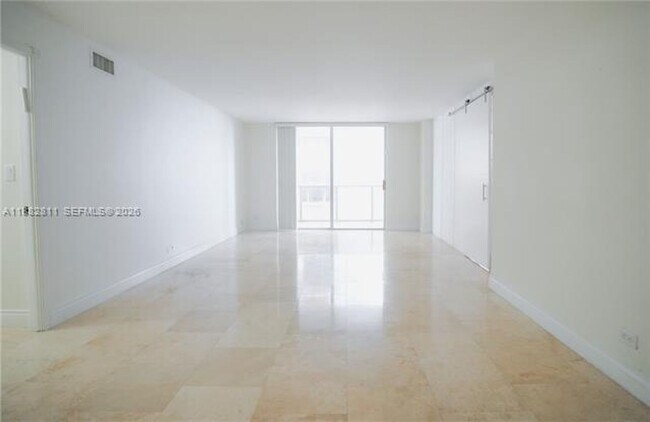 Building Photo - 6039 Collins Ave