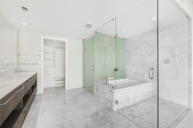 Building Photo - 3131 NE 7th Ave