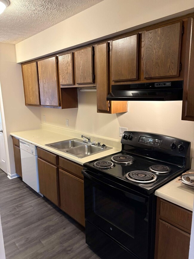 Building Photo - 1301 Kenilwood Way