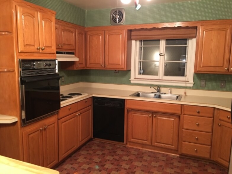 Building Photo - 830 15th Ave