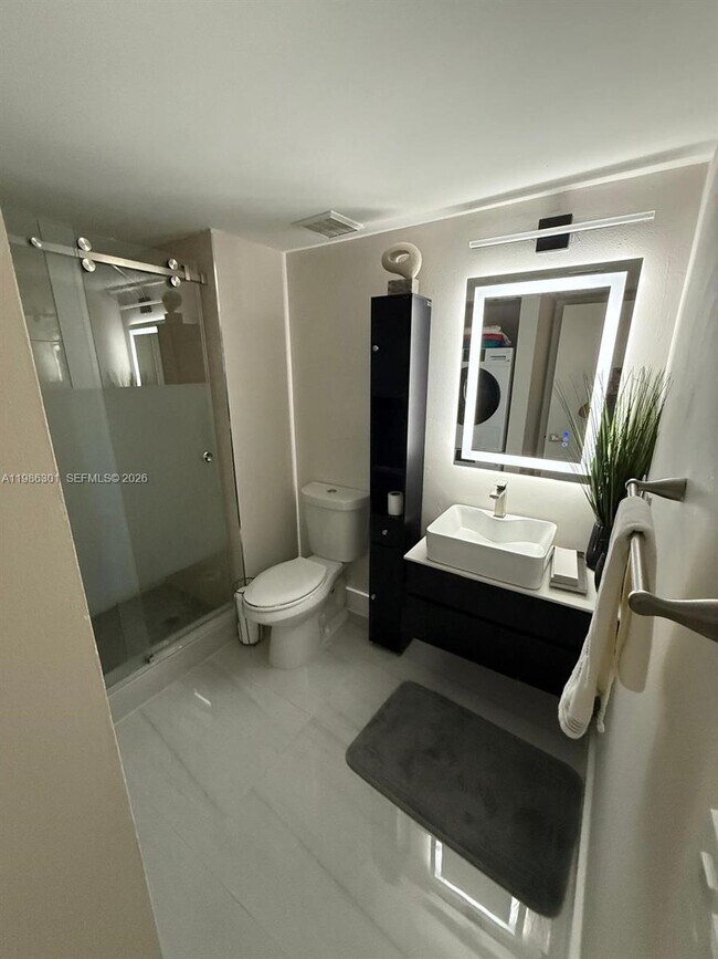 Building Photo - 436 Lakeview Dr