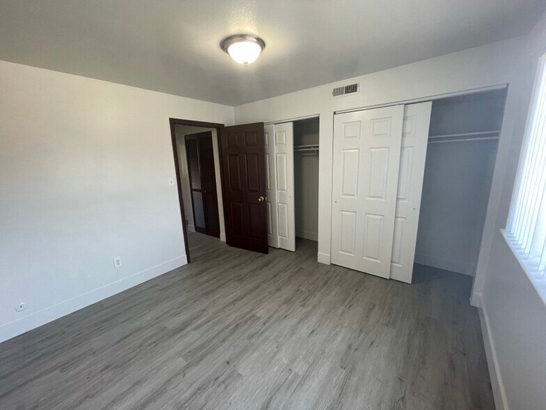 Building Photo - 459 E 2700 S