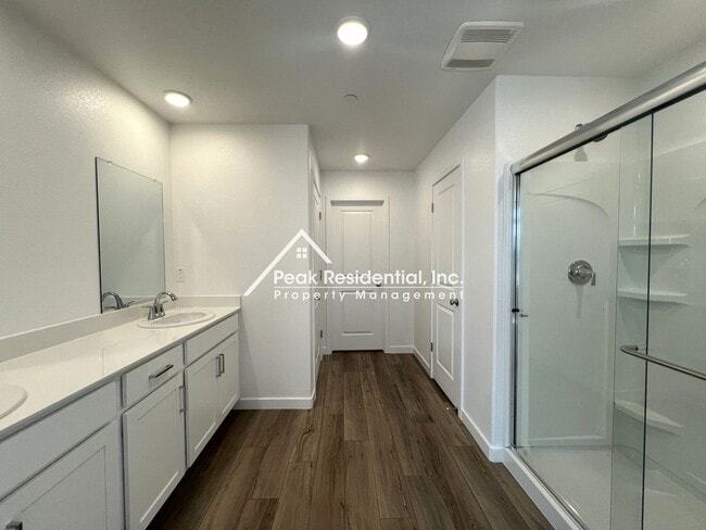 Building Photo - Newer Sacramento 4bd/2.5ba Home!