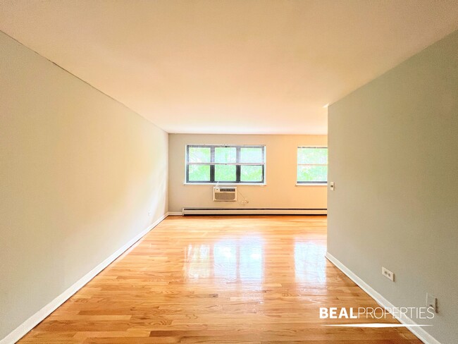 Building Photo - 510 W Briar Pl